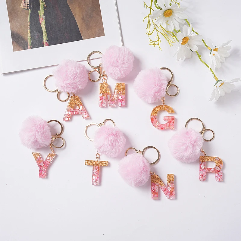 Roztomilý kľúče ružový pompom kožušina 26 List Keychain Resin Key Chains Charg Chargs pre ženy ozdoby Darček darček