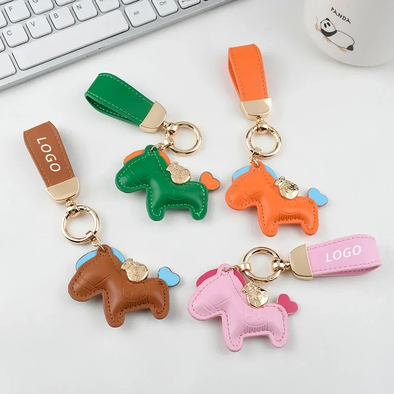 Roztomilý poník Krásna školská taška prívesok keyrings príslušenstvo kožené kľúče logé logo vlastné karikatúry pár kovových automobilov kľúče reťaz darček