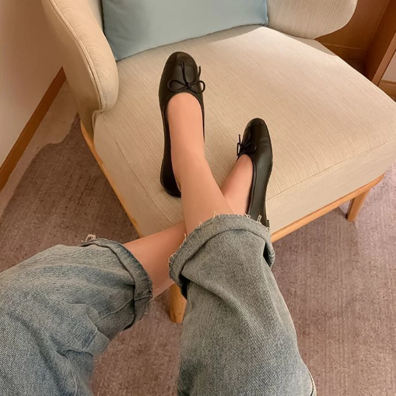 Roztomilý s luk čierny dámska letná obuv luxusná kožená ležérna mokasínové topánky pre ženu 2024 Kawaii Red Non Slip Fashion y