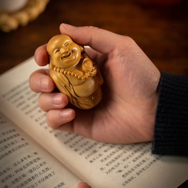 Ručne vyrezávané boxwoodské drevo šťastné Buddha socha - zložitá miniatúrna drevená figurína, ideálna pre domáci dekor a duchovný darček