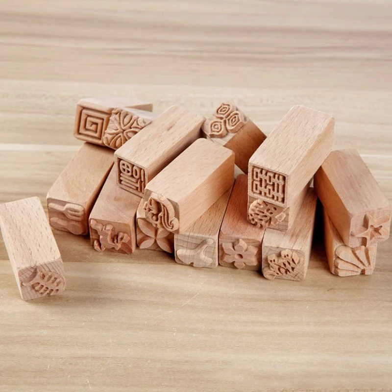 Ručne vyrezávané drevené pečiatky Drevené tesnenie na tlač DIY hrnčiarske tlačiarenské bloky Clay Tool Rym Bone / veverička / kvet / jeleň