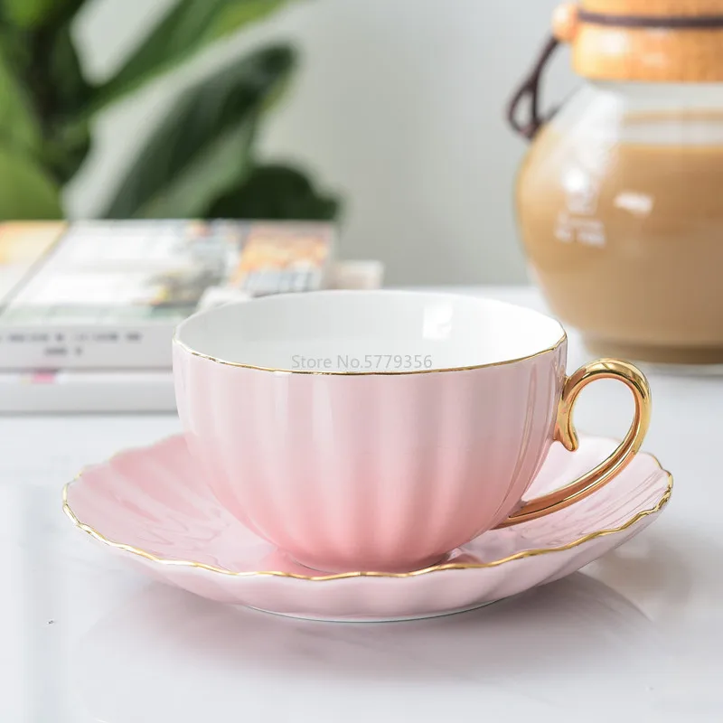 Ružová roztomilá kreatívna porcelánová šálka a tanierska keramika jednoduché čajové sady moderný dizajn kávové šálky tazas para kaviareň