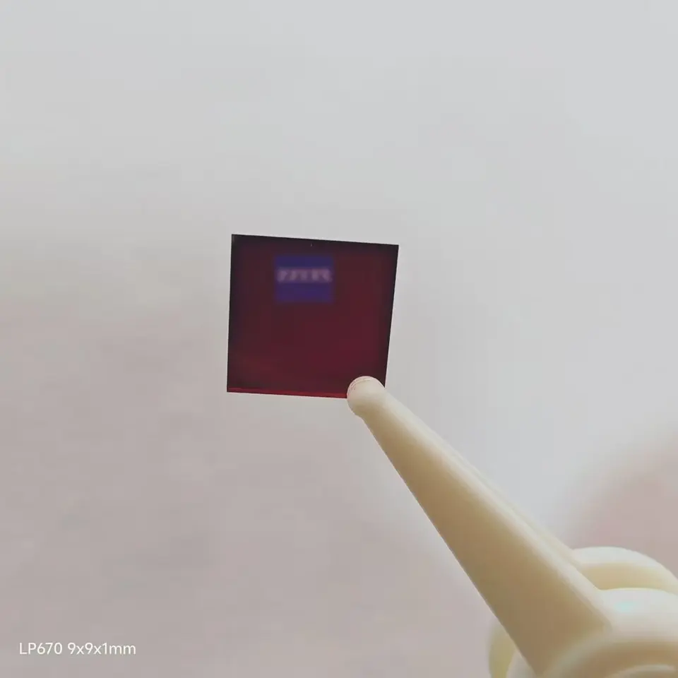 S AR potiahnutím vysokej veľkosti prenosu 9x9x1mm 670nm IR dlhý pásový filter sklo LP670