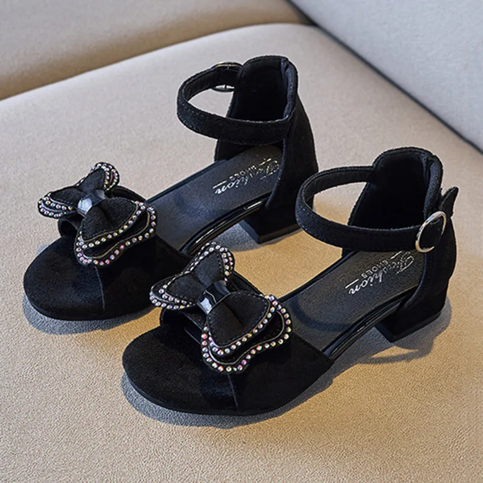 Sandalias Kid Shoes Detské sandále 2025 Letné nové dievčatá princezná topánky Hrubé päty sandále Dievčatá Dievčatá Performance Performance topánky