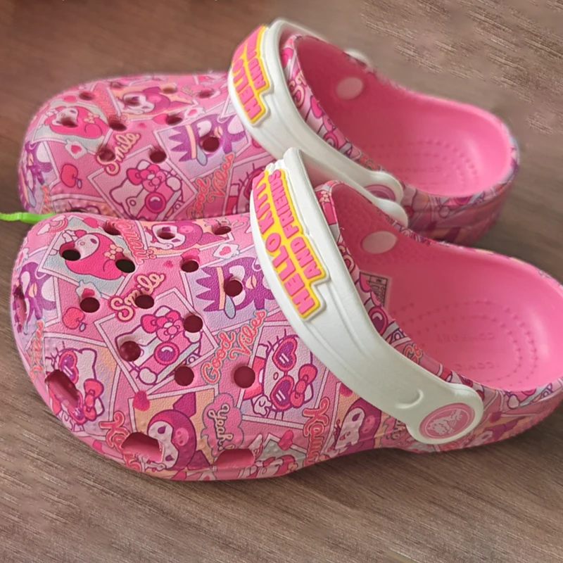 Sanrio Hello Kitty Kuromi Pochacco melody letné dievčatá karikatúry Karikatúry Klskpery Non-šmykľavky s mäkkým podozrivým sandálom sandals darček