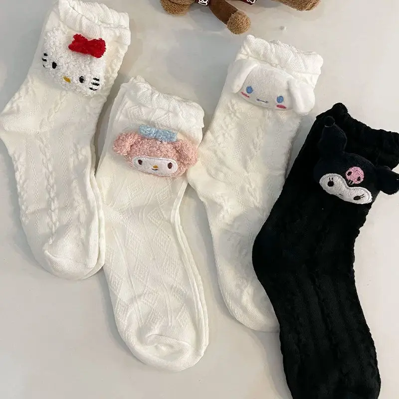 Sanrio roztomilý karikatúra ženské sladké stredné trubice ponožky Spring Jeseň Nový hrubý teplý pár dlhé ponožky Trendové výklenky ponožky 4 kusová sada