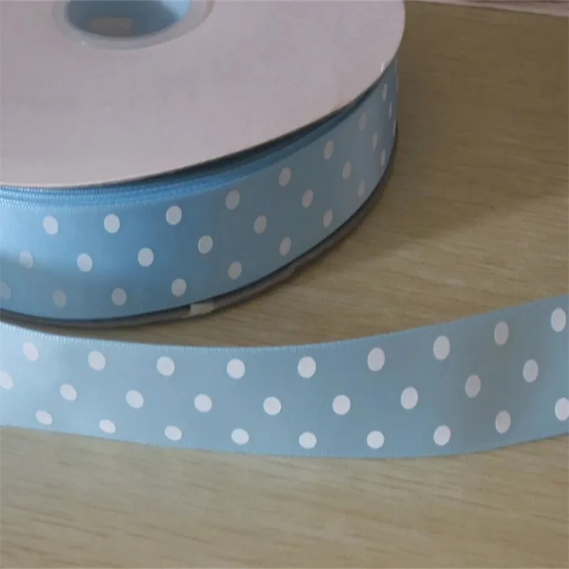 Satin stuha pre darčekové vlasy, svetlo modré bodky, tlačená stuha, 100% polyester, 22 mm, SR308