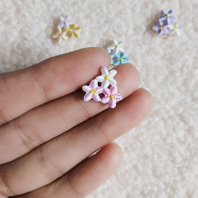 Self Adhesive 10ks Malé kvety vyšívacie nálepky Scrapbooking Nálepky Aplikácie Aplikácie Oprava