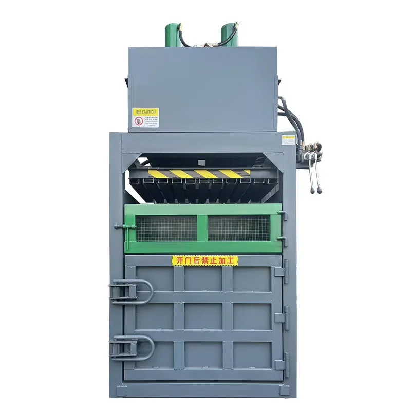 Semi automatická vertikálna odpadka Station Scrap Baler Hydraulický baling lisový stroj kartón plastový plast 60T zhutňovača balera