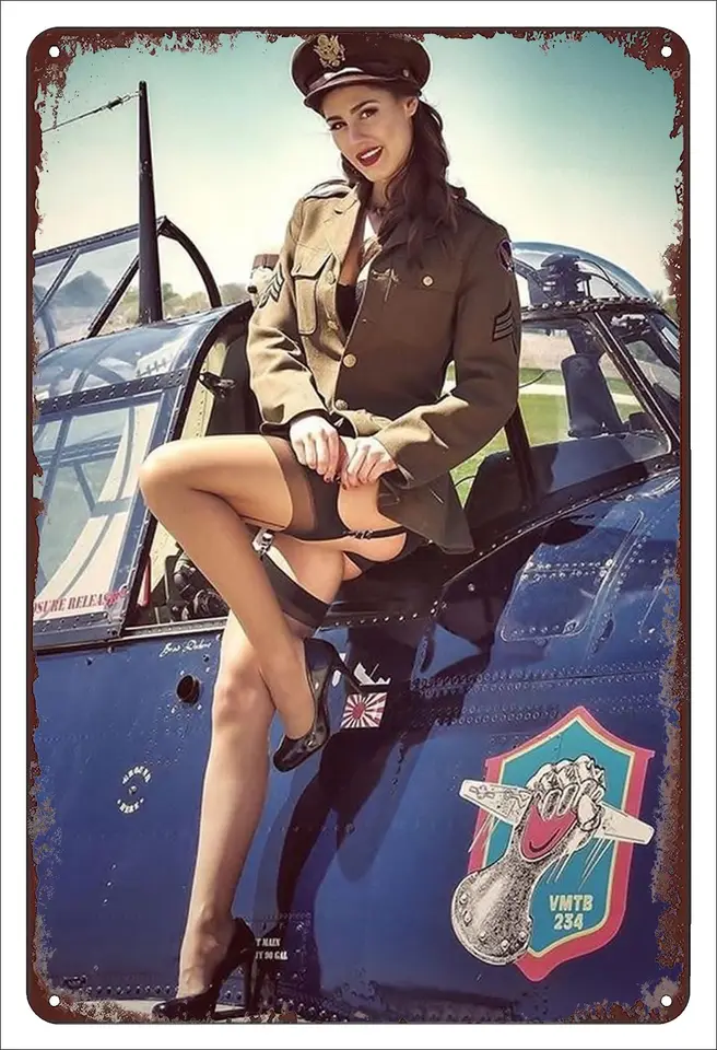 Sexy vojenské dievča opierajúce sa o stíhacie lietadlo Funny vintage kovový plagát retro girl metalová cínová značka pinup girls wall Art dekor horúce