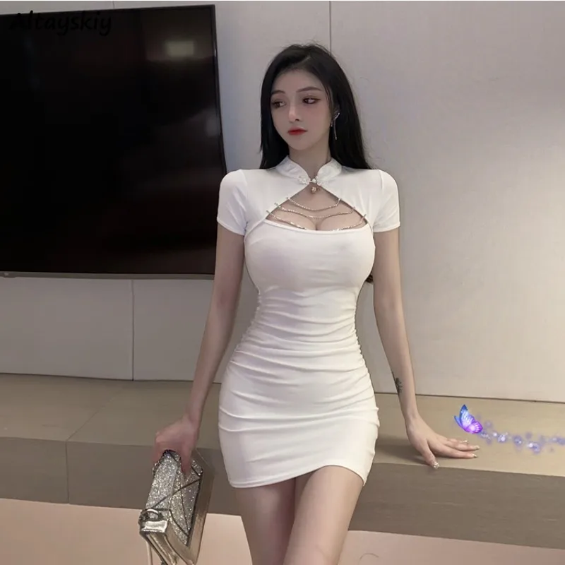 Sexy šaty Ženy Summer Dutlow Out Chains Skinny Mini Vestidos Pure Girls Charming Charming All-Match Chic Hip Wrap Bodycon Design