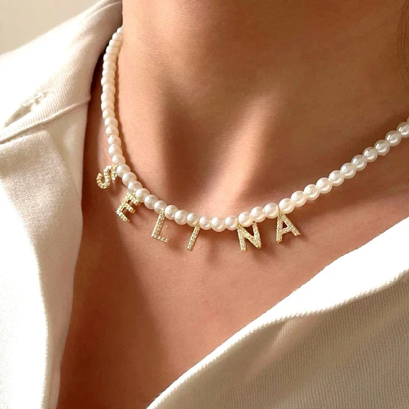 Simulované perly korálky pre ženy pre ženy vintage perla módna dámska škriatok DIY Počiatočný list Názov kúzla Pendant náhrdelník