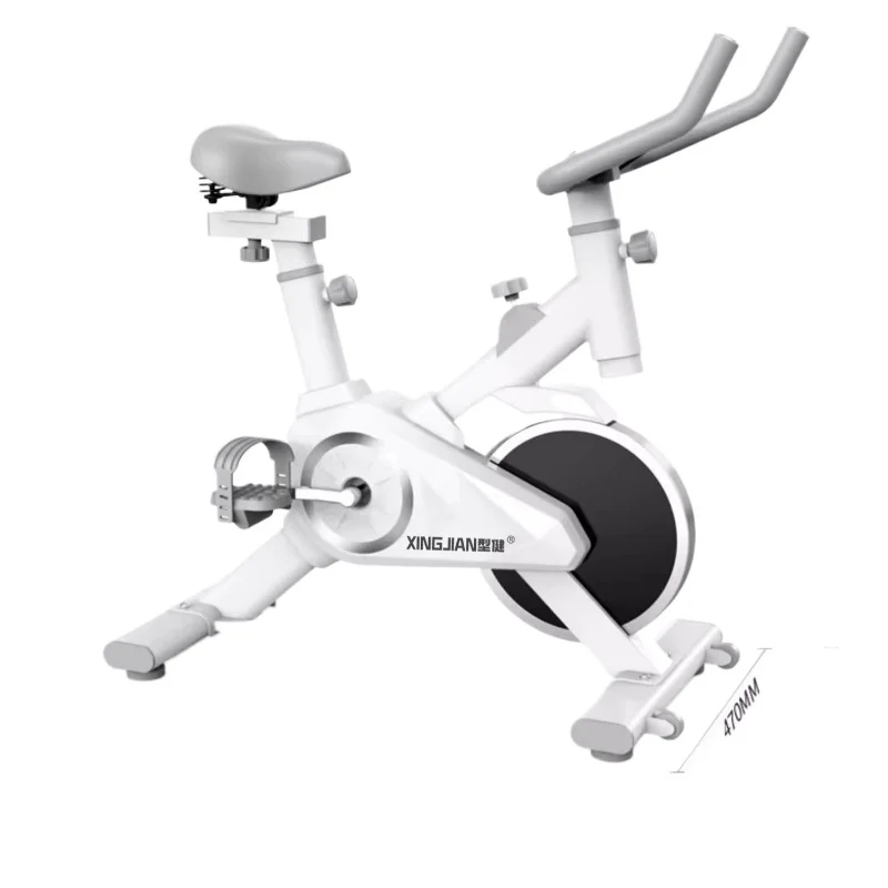 Spinning bicykel, domáce fitnes vybavenie, športová miestnosť, špeciálna strata hmotnosti v interiéri