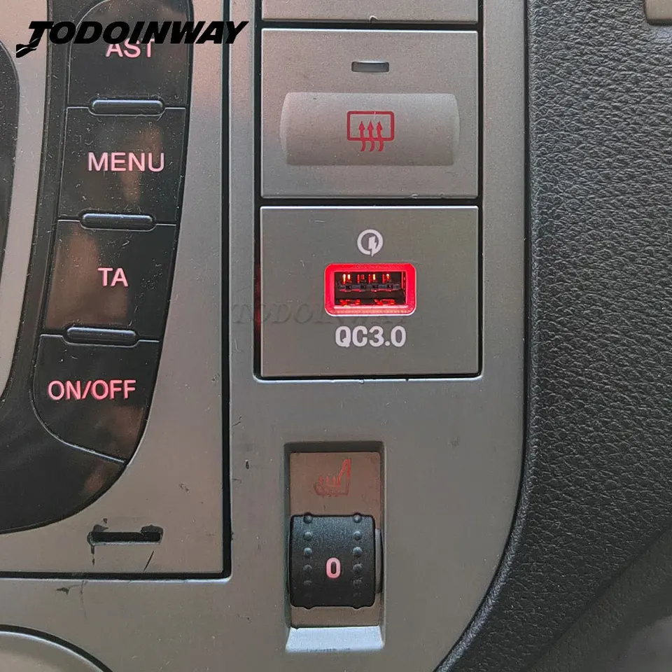 Spínač vstupného adaptéra CAR USB Audio Radio U-Disk Flash Socket QC3.0 Rýchly poplatok za Ford Focus 2 MK2 2009 2010 2011 Príslušenstvo