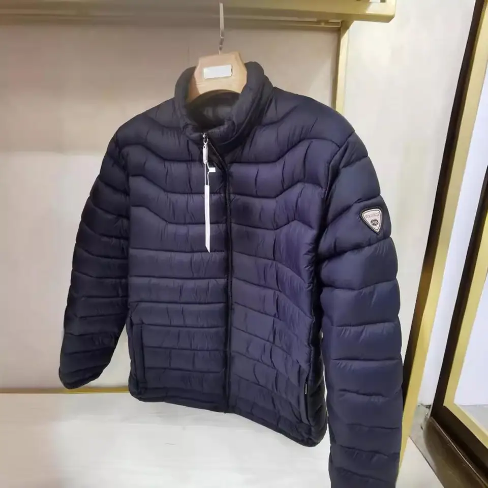 Stand-up Collar Coat Pánsky prešívaný bavlnený kabát so stánkovými vreckami zimnej ľahkej bundy pre zvrátenú pevnú farbu