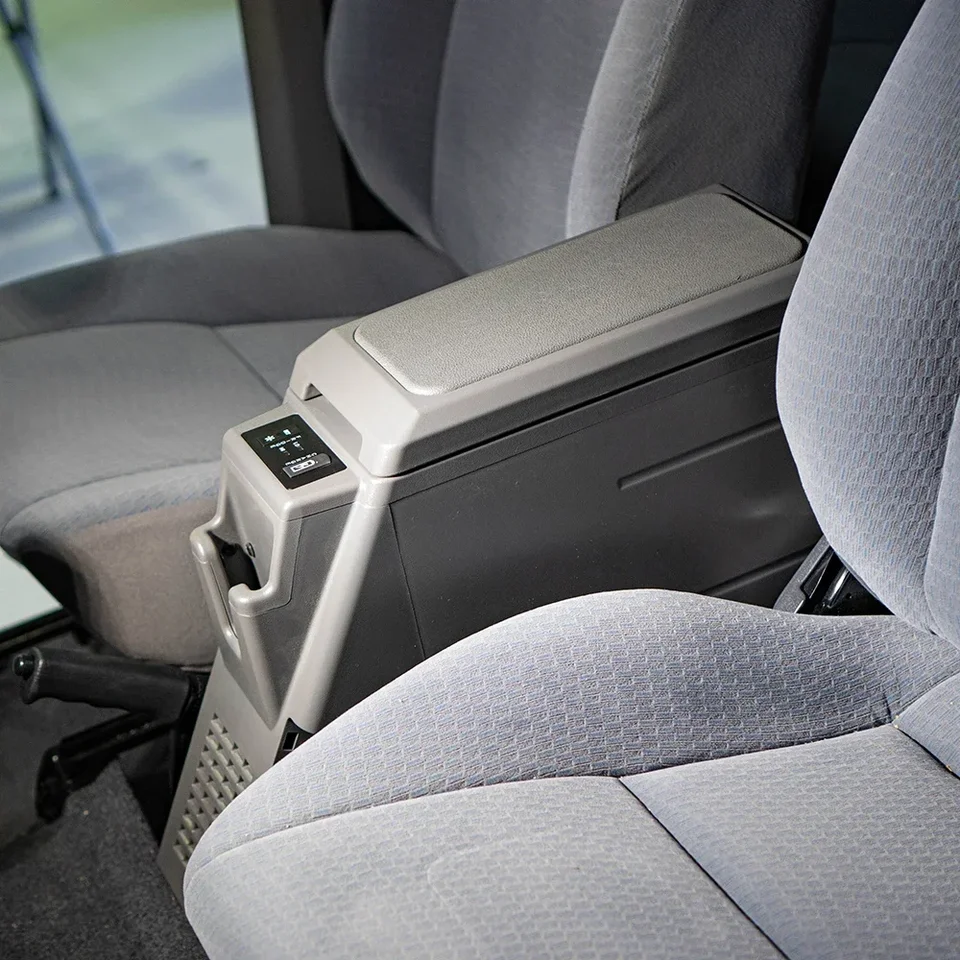 Stredová konzolová chladnička s lakťom s chladnejšou nabíjačkou pre Land Cruiser 70 76 79 77 Series Accessories