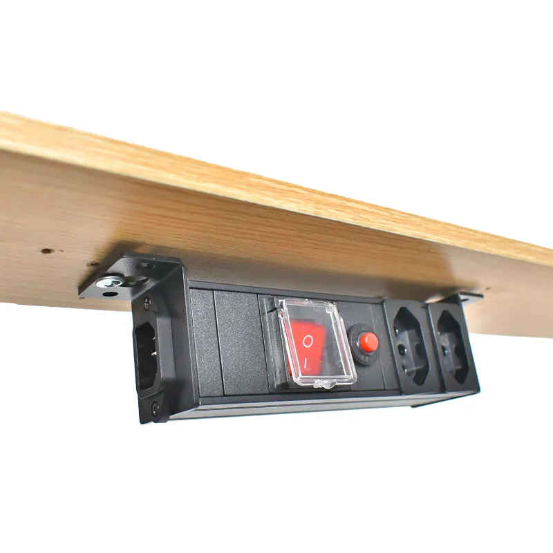 Strider Rui Desktop PDU Distribučná jednotka C14 C14