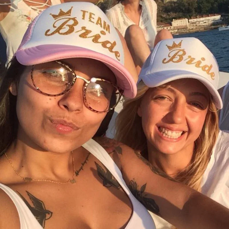 Svadobná bakalárska párty baseballová čiapka tímu Nevesta, ktorá bude družička Soft Plippers Svadobná dekorácia pre svadobnú sprchu Hen Night