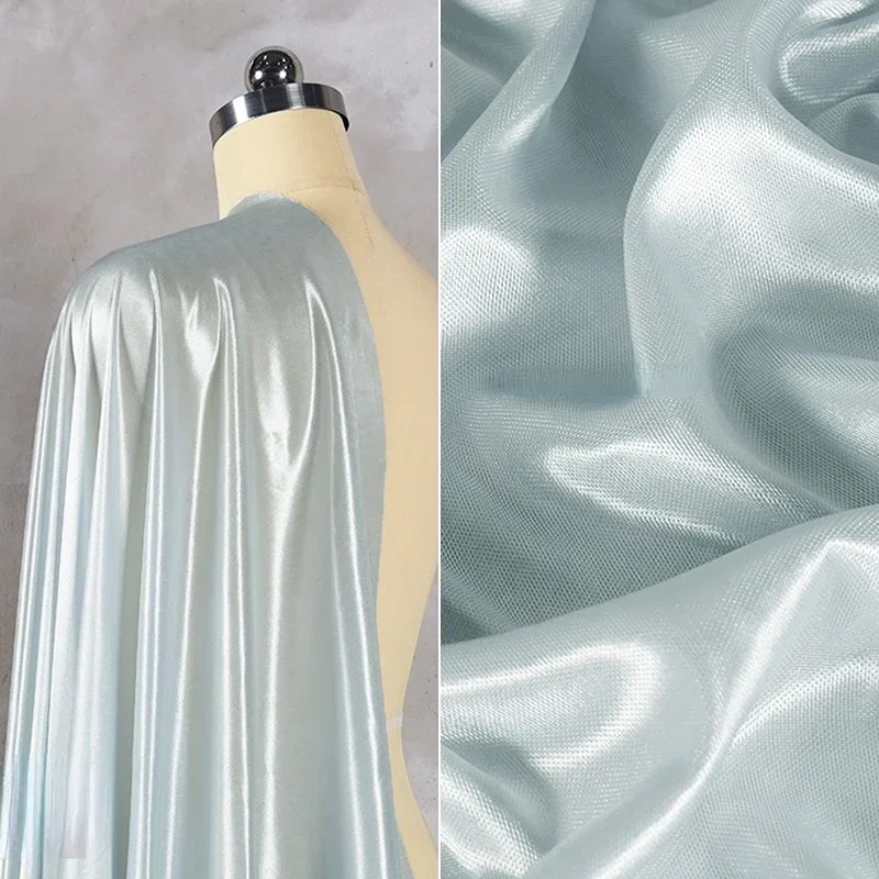 Svetlo šedá perleťová hodvábna tkanina Elastic Elastic Drape Svadobná dekorácia Pozadie handrička na šitie materiálu pre domácich majstrov