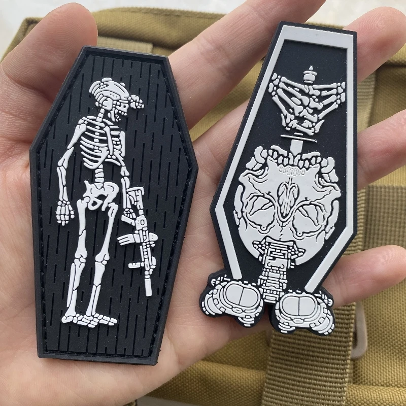 Svetlý háčik a slučka Morálka hmla Morálka Kostka muž PVC gumová batohová prilba s taktickou záplatou ARMBAND