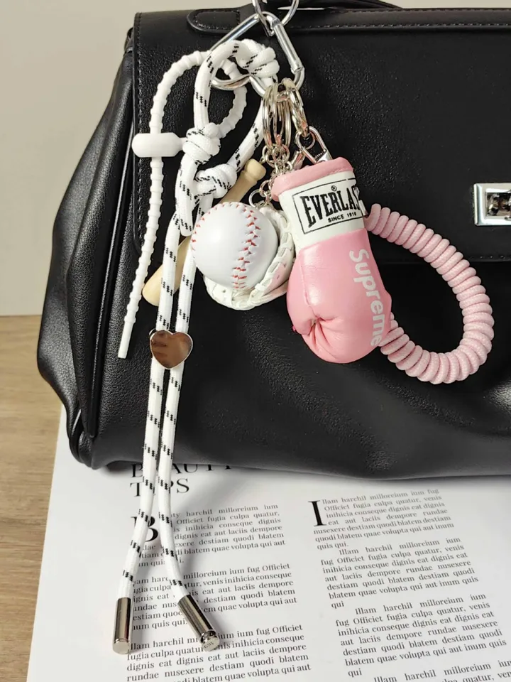 Séria MIU Pink Boxing Rukavice prívesok biely baseball batoh kľúčový kľúče