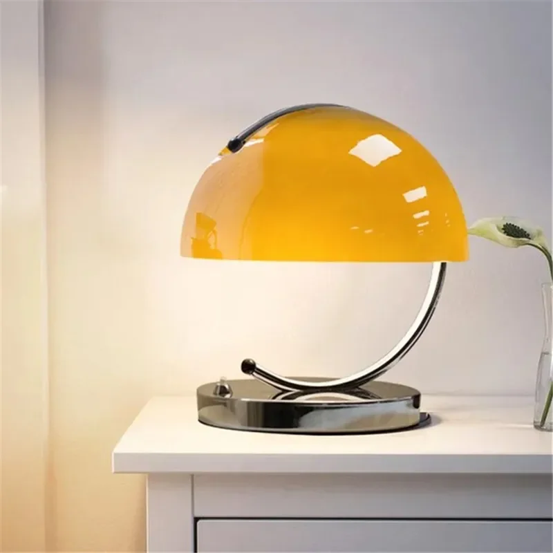 Talianska dánska bauhaus vintage stolová lampa moderná kreatívna obývacia izba pohovka Bočná spálňa osvetlenie dekoratívna lampa