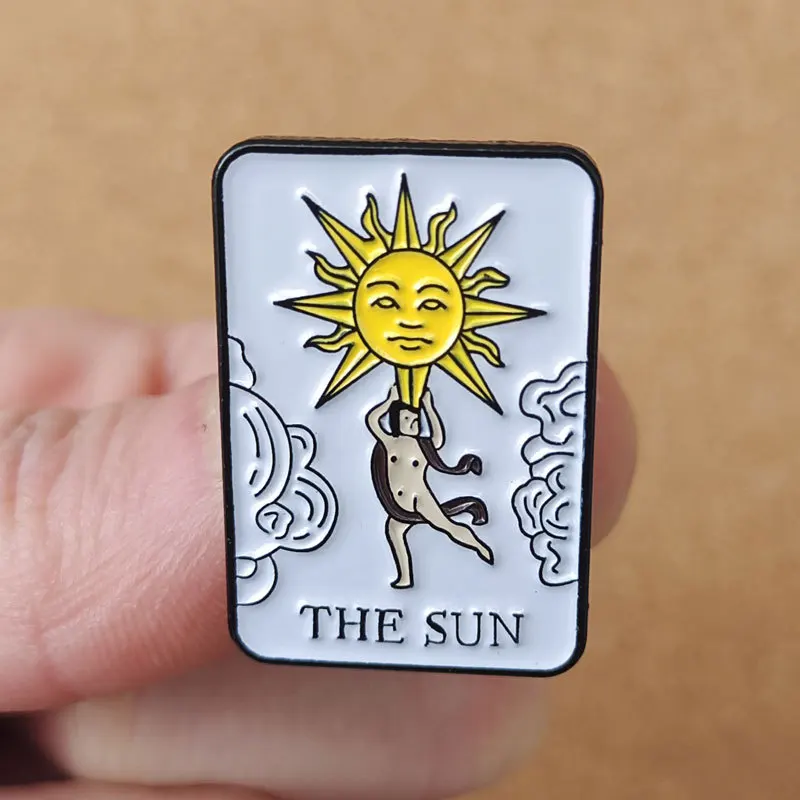 Tarot Sun Smalt Pins Brošňa Zhromažďovanie klopových odznaky Men módne šperky darčeky zdobené batohové klobúky
