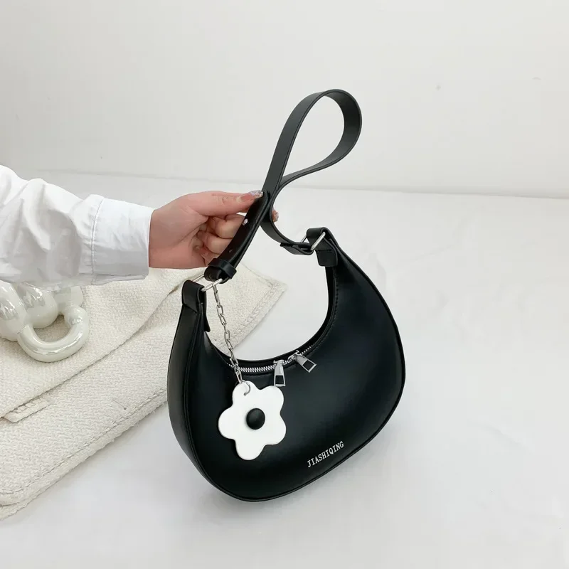Taška na rameno veľká kapacita Pu Leather Half Moon Bag Lady Lady Casual Simple Commuter Candbage podpazušia taška pre ženy
