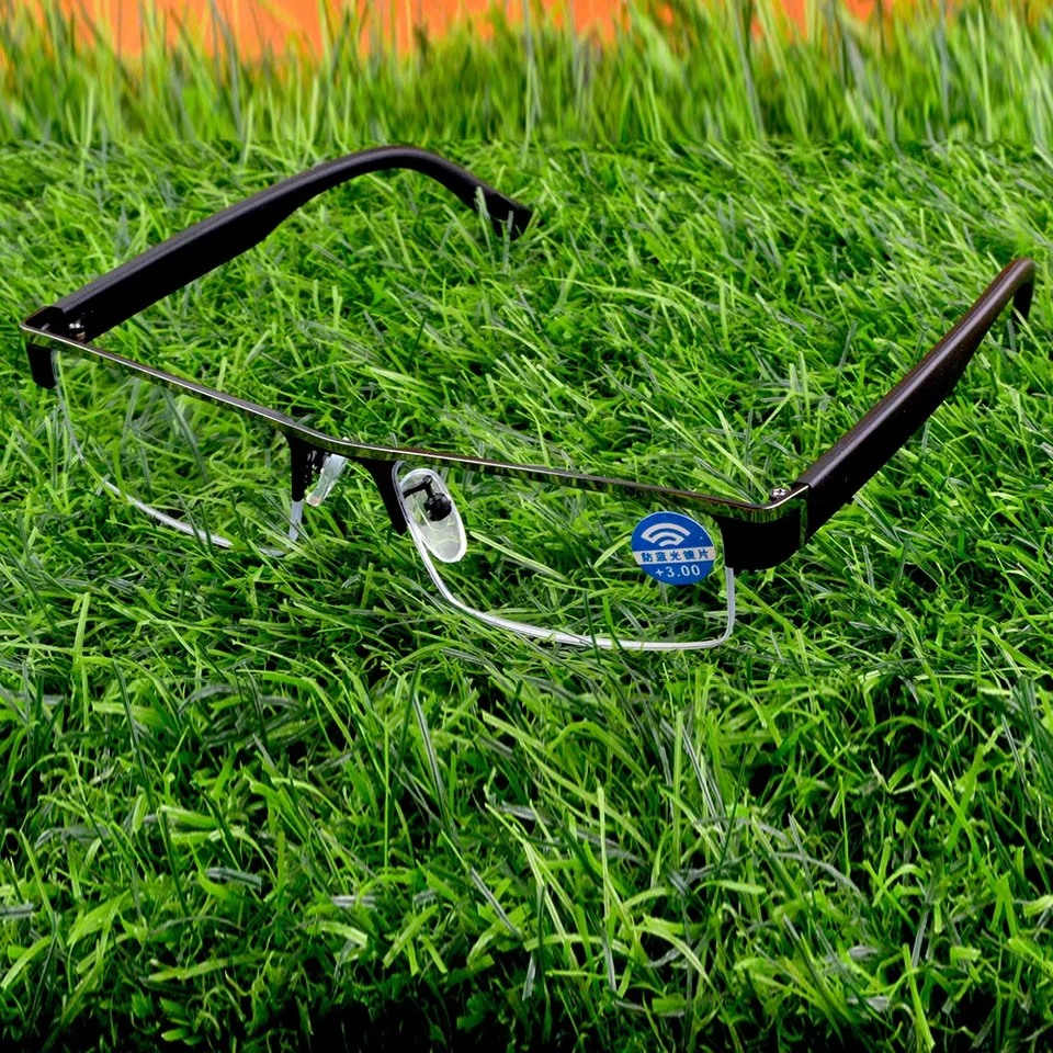 Titánsky zliatinový štýl Business Style Half-RiM viacvrstvové šošovky Čítanie okuliarov +0,75 +1 +1,25 +1,5 +1,75 +2 +2,25 +2,75 až +6
