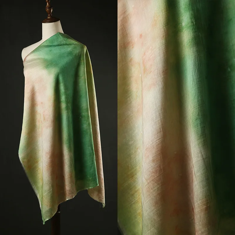 Tlačená ľanová polyesterová akrylová látka pre šaty Hanfu 150 cm široké 80 g/m letné priesvitné priesvitné zelené gradientné farebné tkanina Y255
