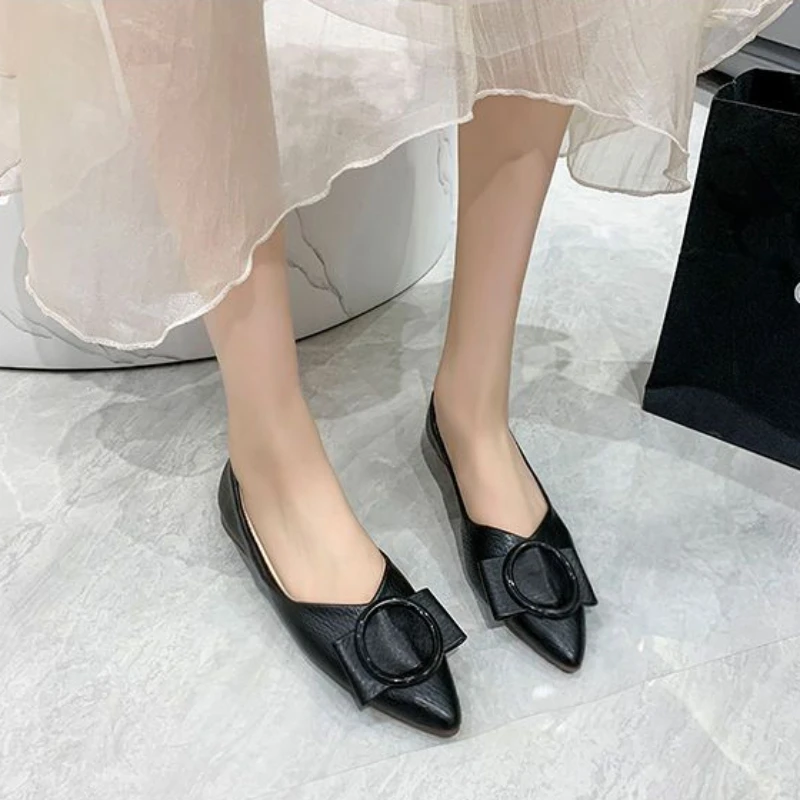 Topánky pre ženy Lastst Moccasins poukázal na prstové ženy, ktoré ponúkajú elegantné a módne elegantné lacné čistenie horúcej trendy