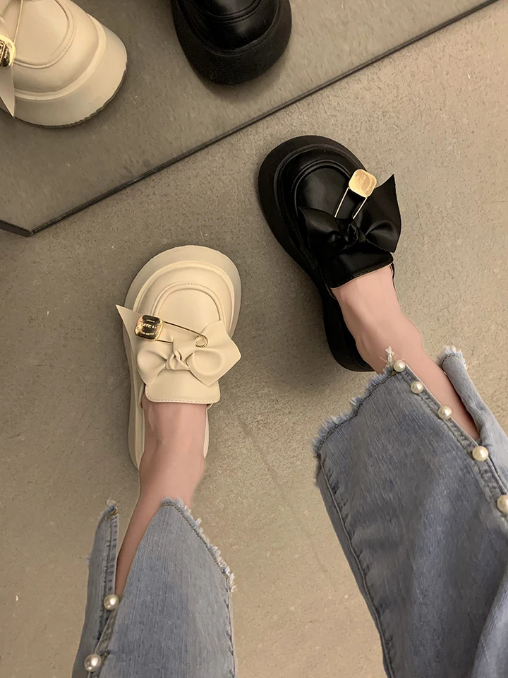 Topánky Žena 2024 Med Motýfly-uzlové domy Platforma Platforma Luxusné sklíčka Pantofle Cover Toe Flat Designer Nový módny motýľ
