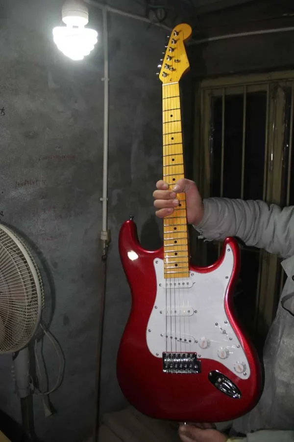 Továreň na vlastný obchod Najnovší vlastný cukrík Apple Red St Guitar Hai 4