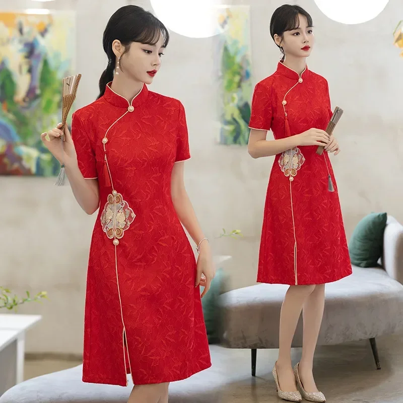 Tradičný čínsky javiskový výkon vylepšený cheongsam letný krátky rukáv červené šaty Qipao Nový rok CNY