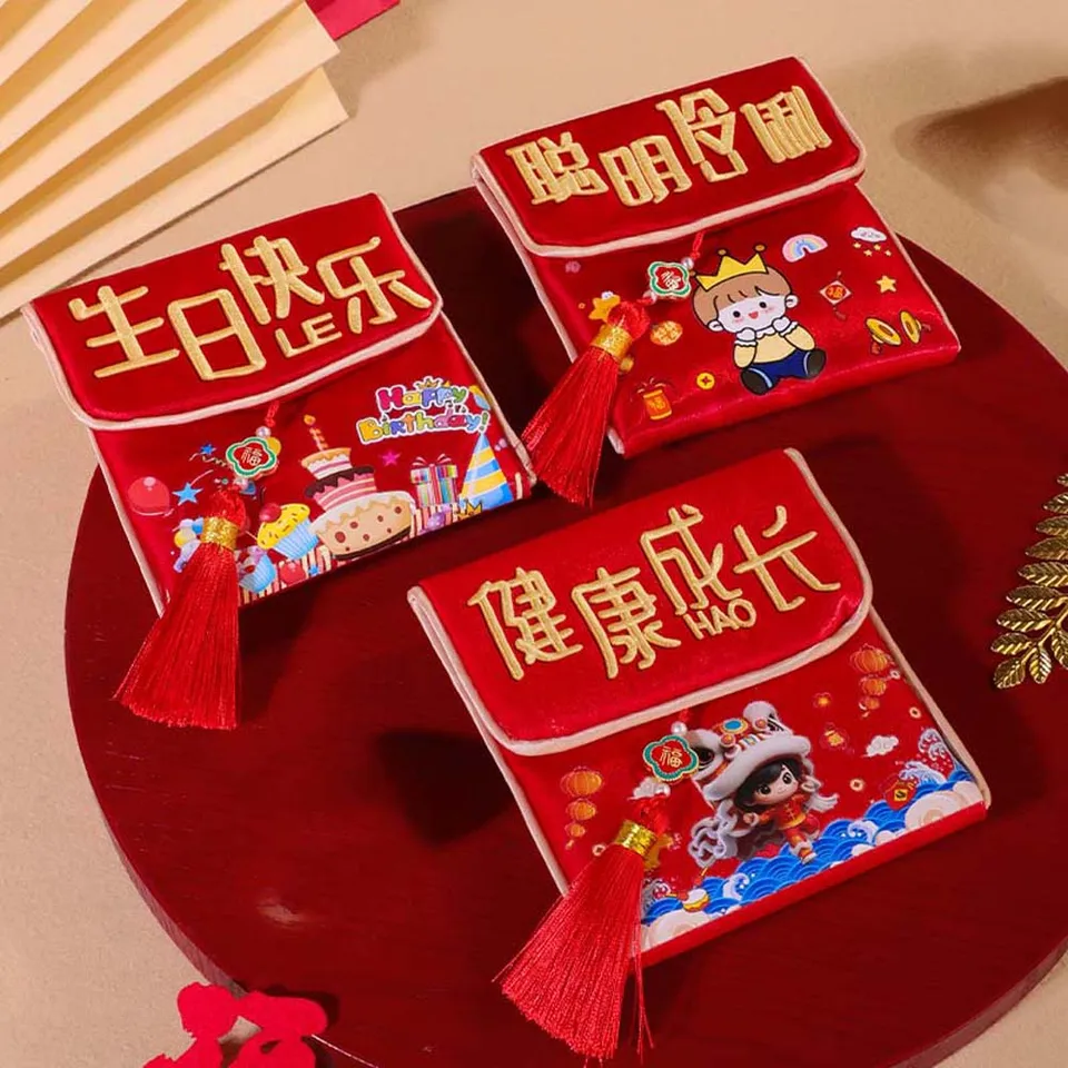 Tradičný čínsky Nový rok červená peňaženka Vyšívaná polyester boh bohatstvo červený vreckový bonus Hongbao Detské peniaze