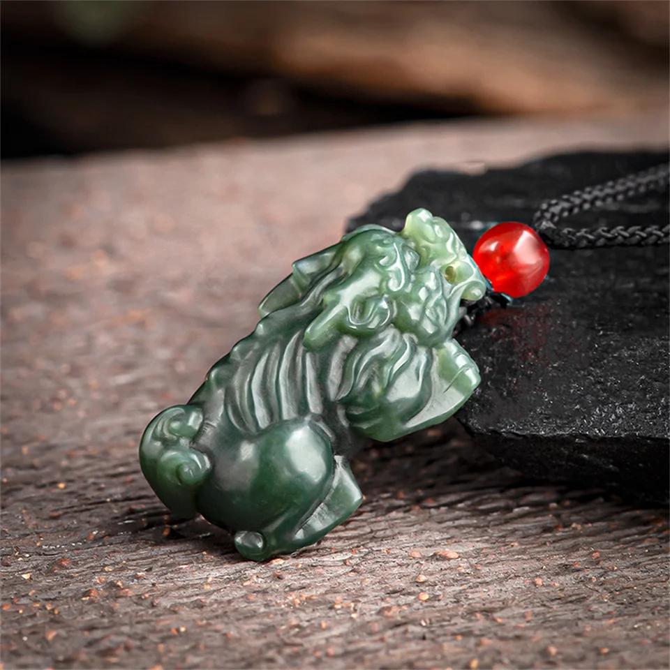 Trendy Prírodná tmavo zelená hetian jade vyrezávaná čínsky drak Pixiu Lucky prívesok Amulet náhrdelník certifikát luxusné nefritové šperky