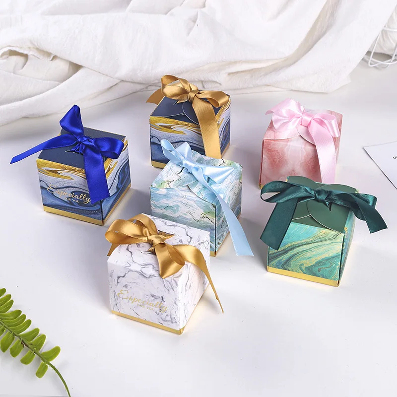 Téma Svadba uprednostňuje Candy Box Baby Souvesirs Darček s stužkou s čokoládou papierovou krabicou Krásna darčeková skrinka pre svadbu sedem režim