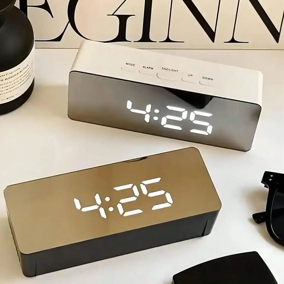 USB káblová batéria prevádzkuje budík digitálneho LED zrkadla s odložením teploty času dátum LED hodiny LED