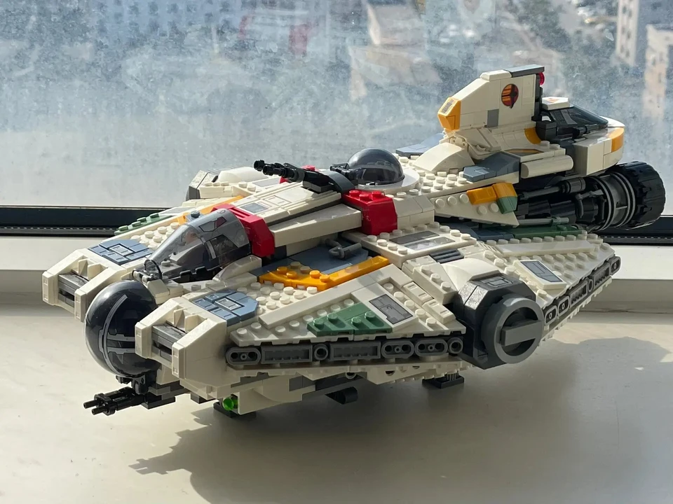 V kozmickej lodi 1394ks Ghost & Phantom II stavebné bloky Zostavenie Fit Fit 75357 Bricks Model Hračky pre deti Darček
