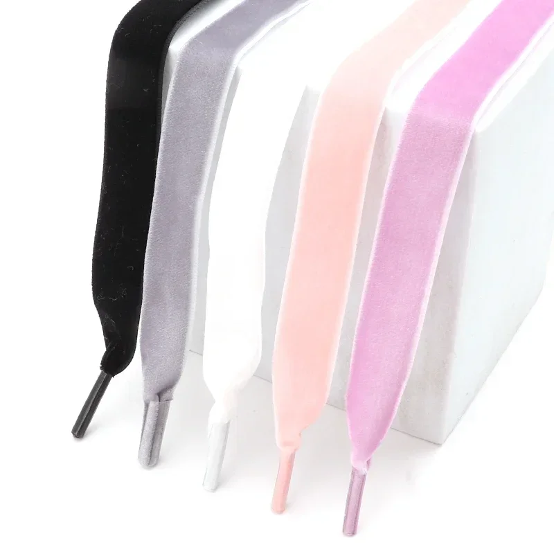 Velvet Flat Shoelaces Sneh Snow Krsts Satin Silk Ribbon Shoelace módne tenisky topánky pre ženu 1,5 cm šírka 100/110/140/160 cm