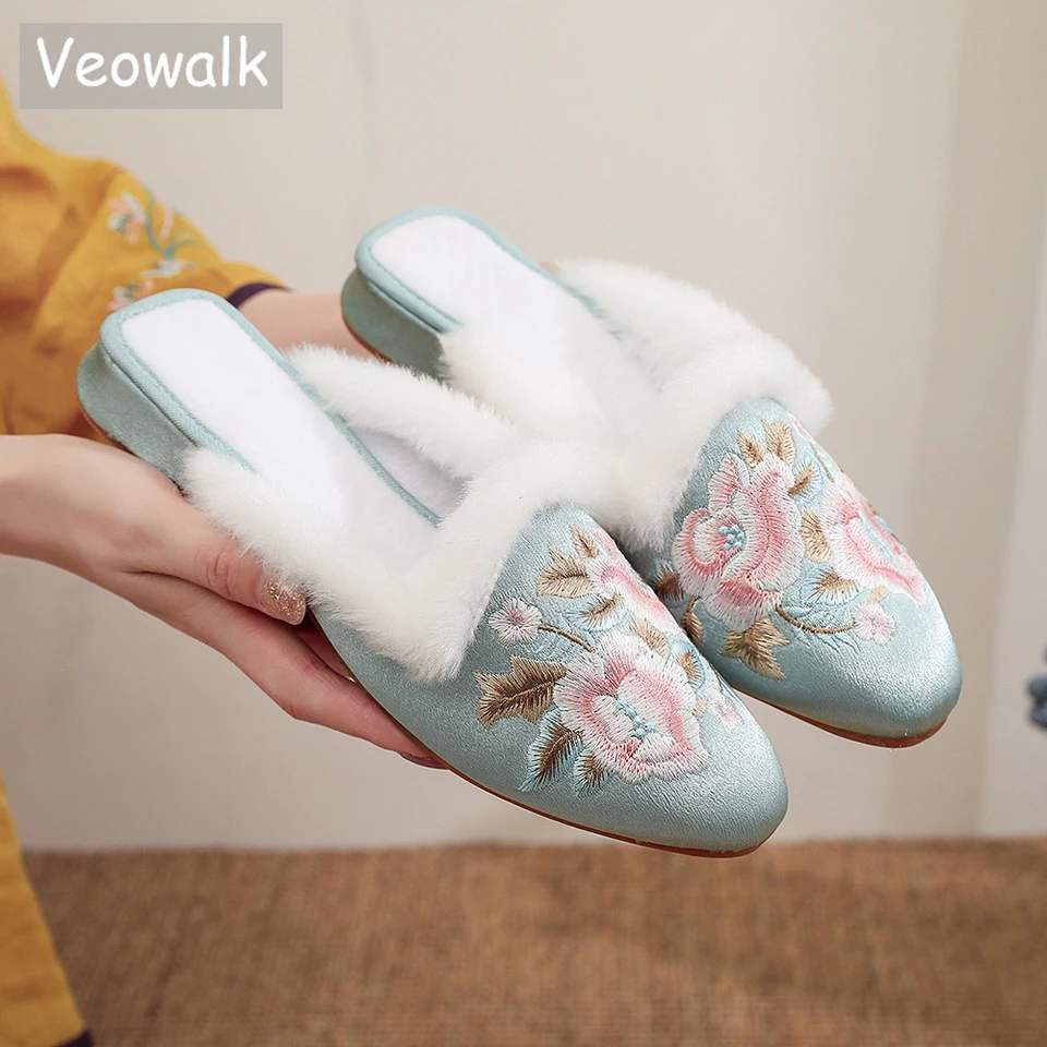 Veowalk Winter Women Faux Fur s teplými plochými klzkámi Light Weight Fashion Mäkké pohodlné špicaté špičky domov vonkajšie topánky