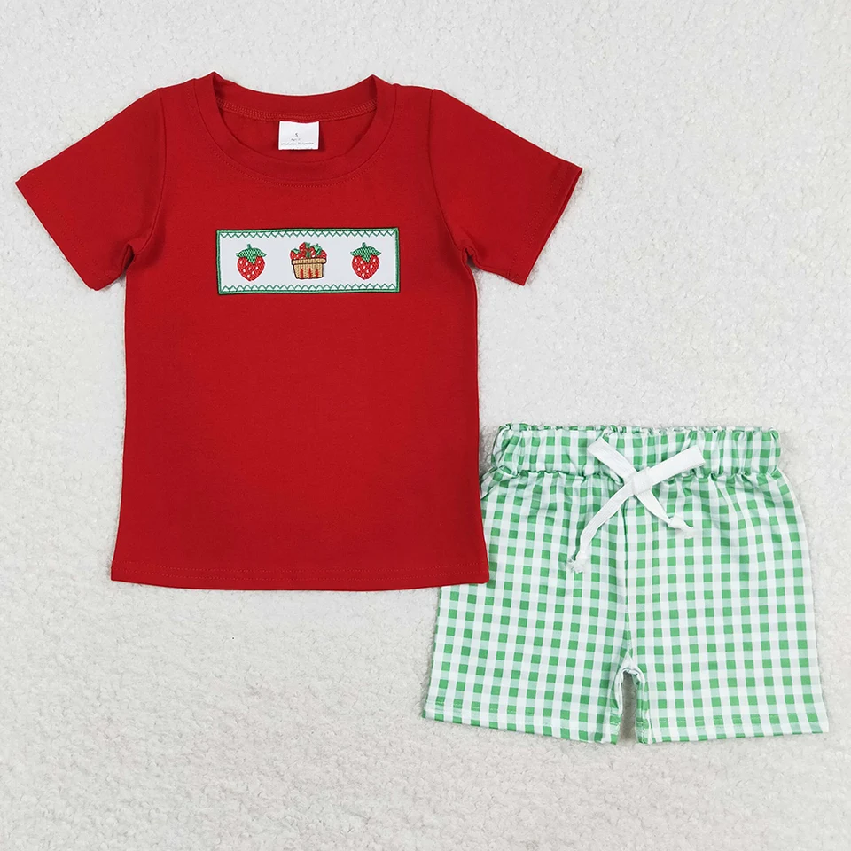 Veľkoobchodné chlapcovské oblečenie Krátke rukáve Red Strawberry Cake Top Top Thorts Set Summer Boutique Boys oblečenie vyšívacie oblečenie