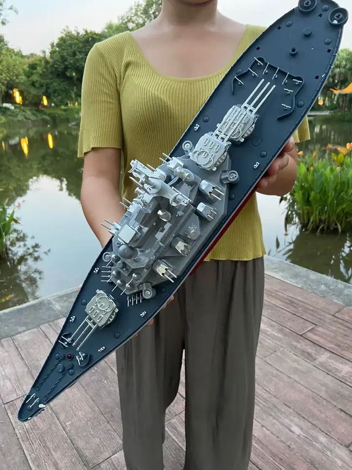 Veľká diaľkovo ovládaná bitevná loď 61 cm, veľké lodné telo retro, vysokorýchlostná diaľkovo ovládaná bojová loď 15 km/h, tri čepeľ