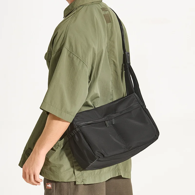 Veľká kapacita Crossbody Bag pre mužov vrstvené dochádzajúce vrecká s vreckom Príležitostné skladacie cestovná taška Nové pánske ramenné taška