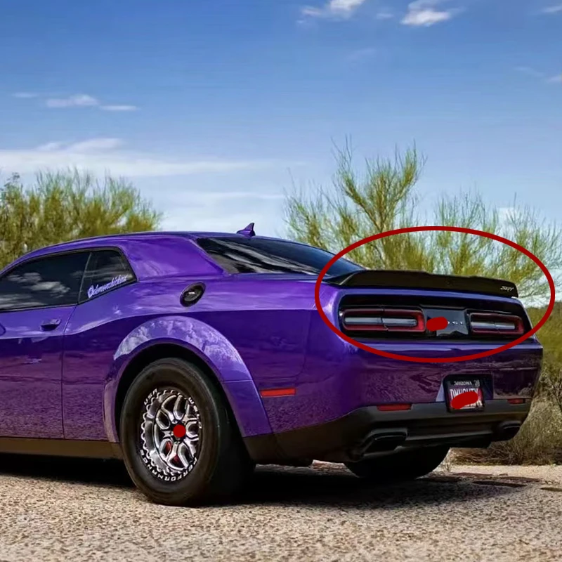 Vhodné pre tlakové krídlo Dodge Challenger Krídlenie Zadný kmeň veka spojlera Fender Carbon Black Sport Modified Parts 2015-2019