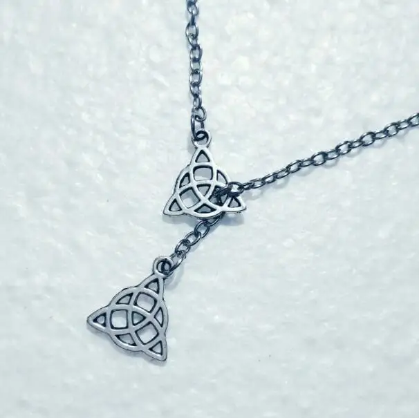 Vinobranie dvojité viking írske triquetra trojuholník uzol