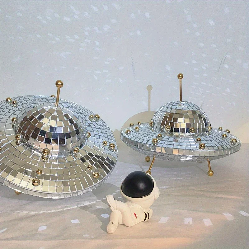 Vintage diskotéka Flying Taškary Ozdoby strieborné UFO zrkadlo reflexná lopta kreatívna ufo vesmírny svet nočné klubové barové dekorácie