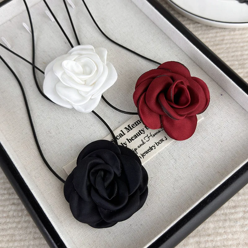Vintage polyester kvetinový náhrdelník Choker pre ženy nastaviteľný šnurovací dizajn zamatový kvetinový kvetinový náhrdelník na letnú svadbu