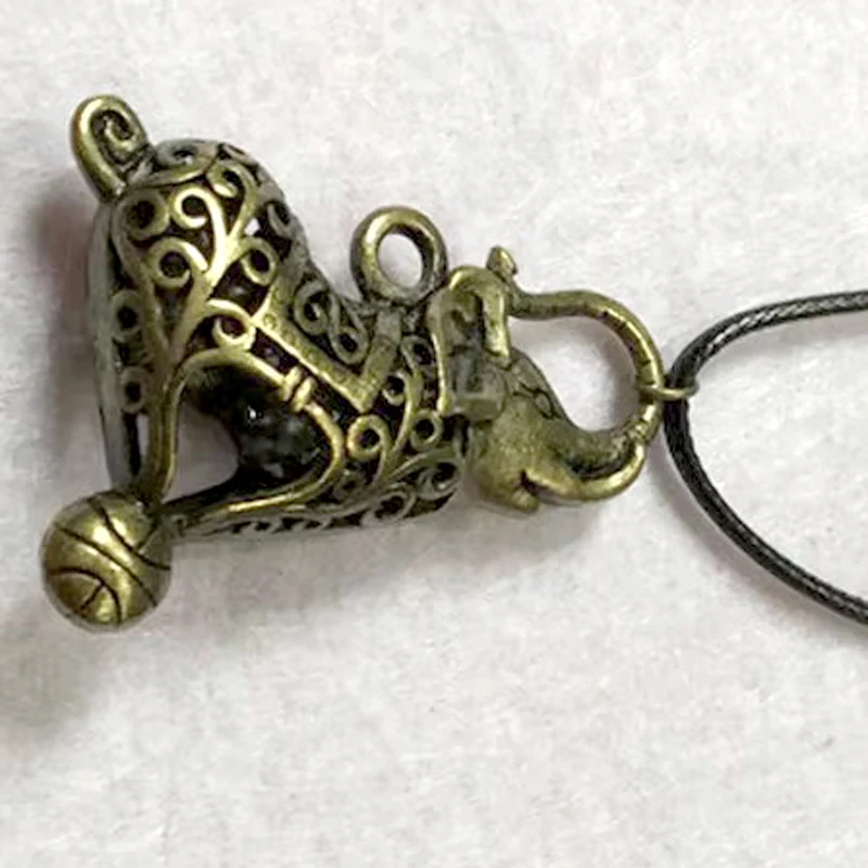 Vintage starožitný bronz 3D dutý cirkus slon prívesok Náhrdelník