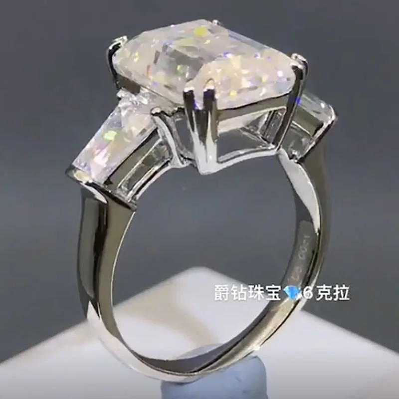Vlastné pevné 18k AU750 biele zlato prsteň Ženy Svadobný zásnubný prsteň obdĺžnik Emerald Moissanite Diamond Ring 8 9 10 Carat